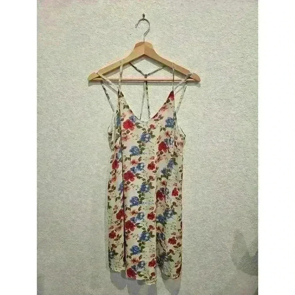 Ovie Dresses & Skirts - Ovi Floral dainty dress size Small